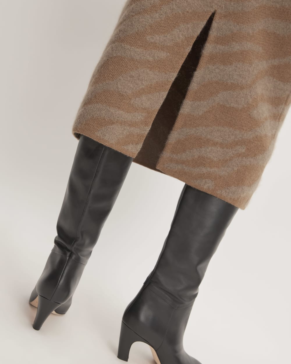 The Alpaca Tiger Jacquard Skirt | Camel / Medium Brown