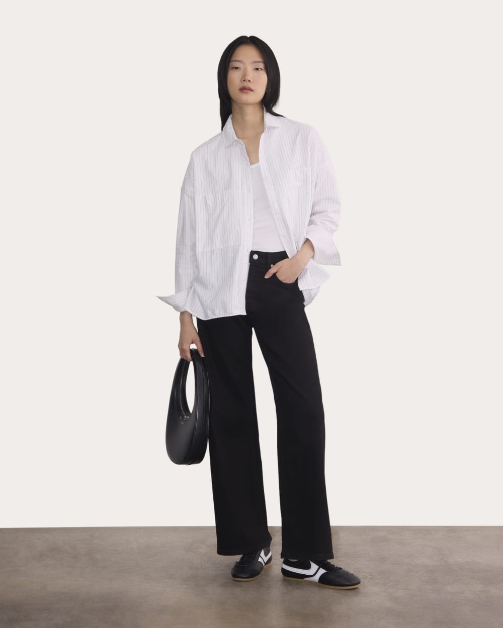 The Boxy Oxford | White / Black