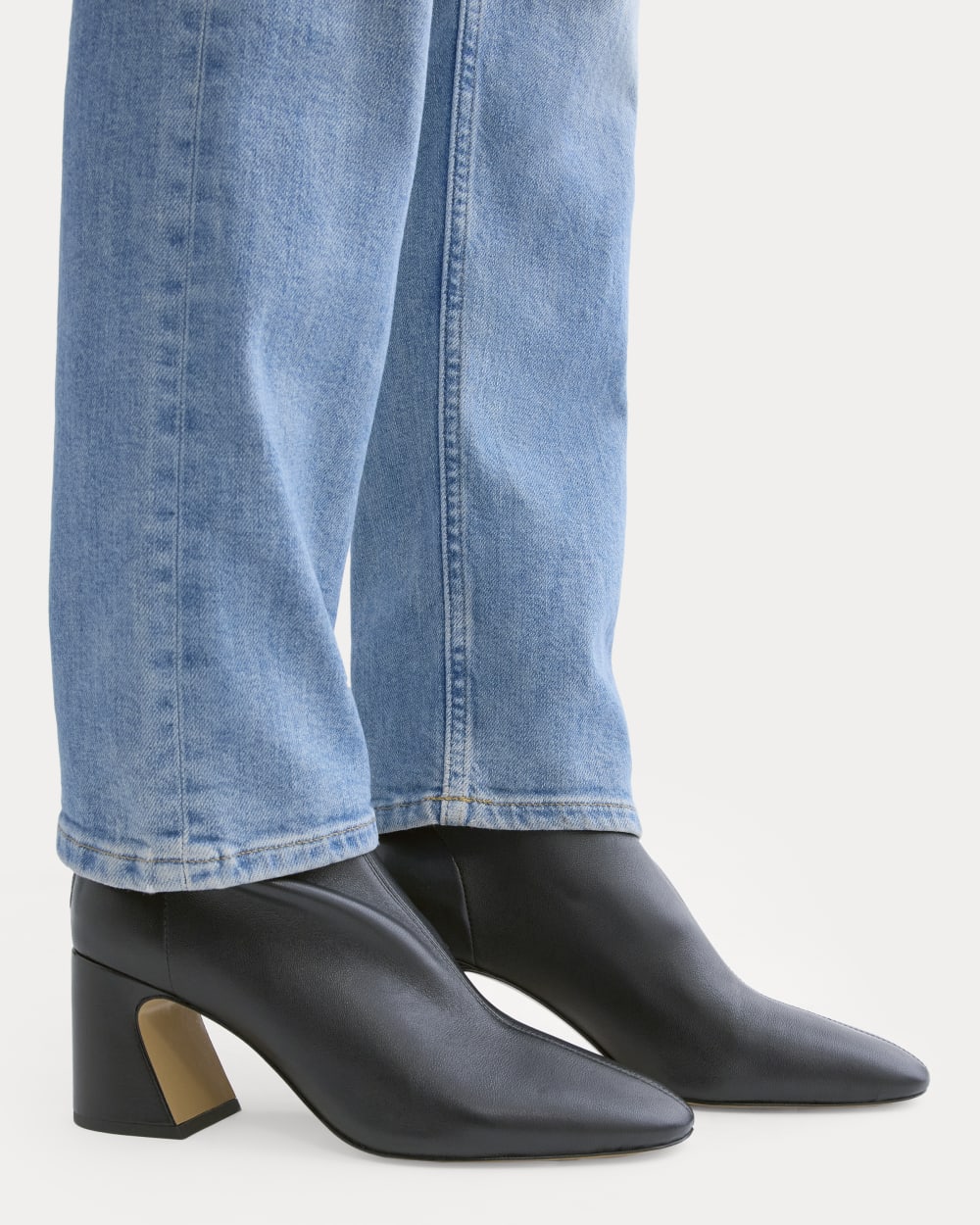 Leather Curved-Heel Boot | Black