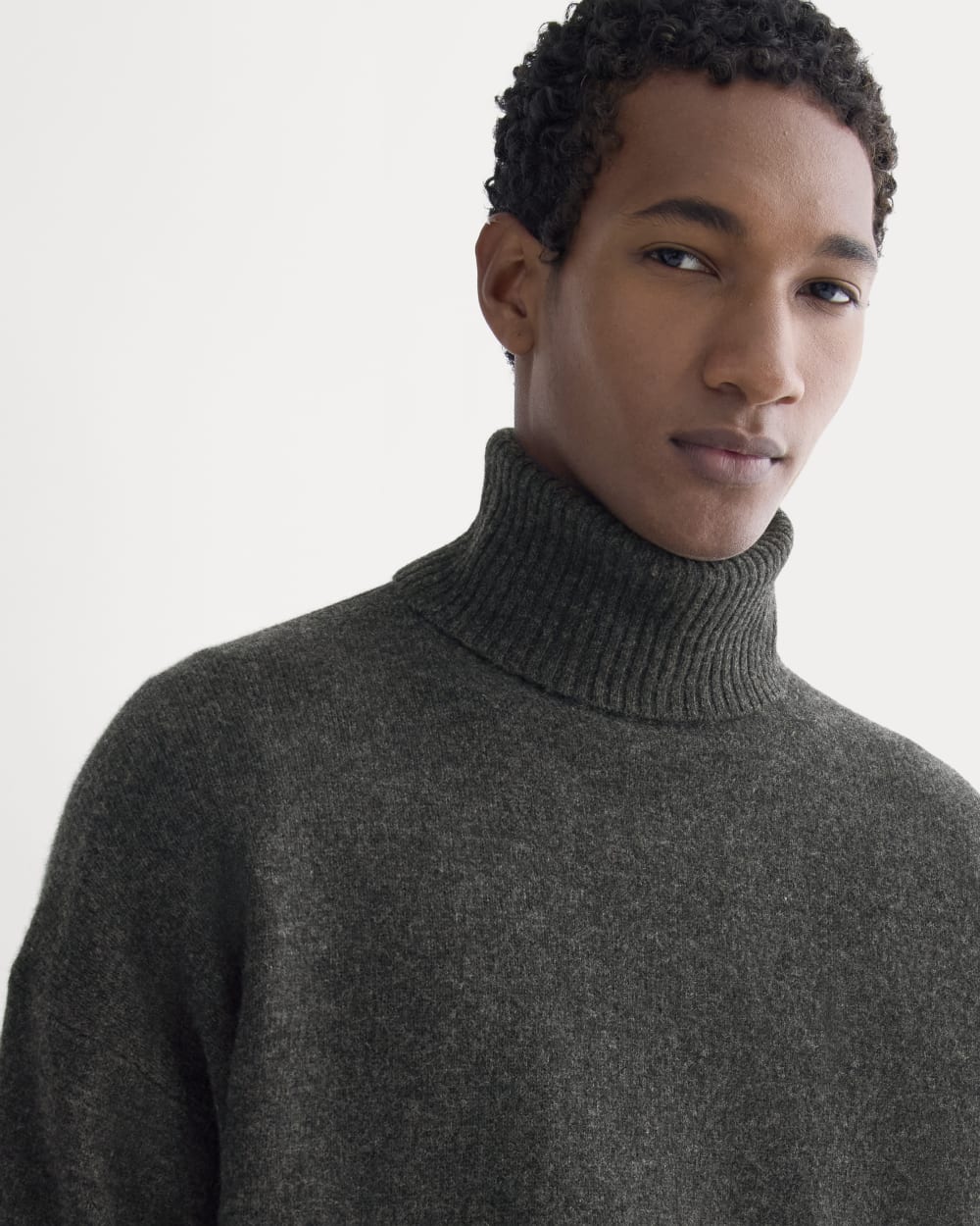 Luxe Merino Relaxed Turtleneck | Heathered Black